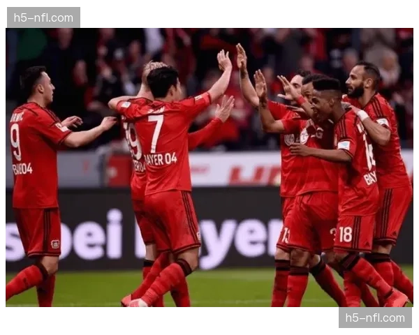 勒沃库森战术微调激活进攻，希克梅开二度完胜对手