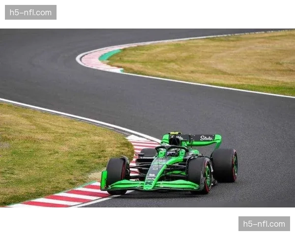 F1沙特阿拉伯大奖赛：维斯塔潘杆位发车夺冠，法拉利双车登台