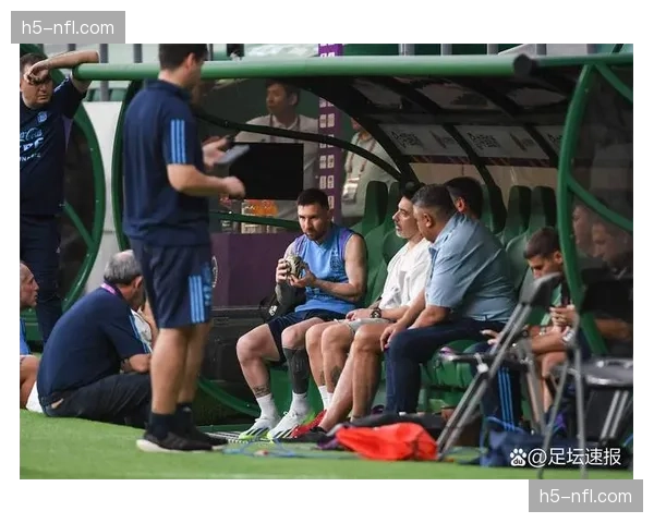 “全民足球节”在北京启动，前国脚肇俊哲出席社区表演赛