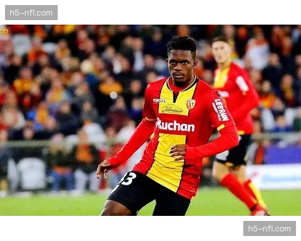 战术通讯：从0-0到3-0，剖析朗斯队如何在客场高效执行防守反击战术击败里尔