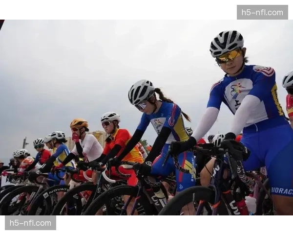 云南队胡海杰芒市站男子城市绕圈淘汰赛夺冠,团队总成绩第一 云南队胡海杰芒市站男子城市绕圈淘汰赛夺冠,团队总成绩第一